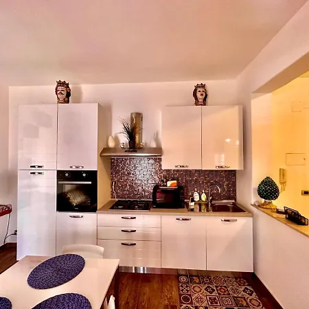 Friends' Home-downtown Nearby Casa de Férias *