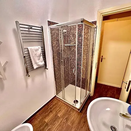 Friends' Home-downtown Nearby Casa de Férias Palermo