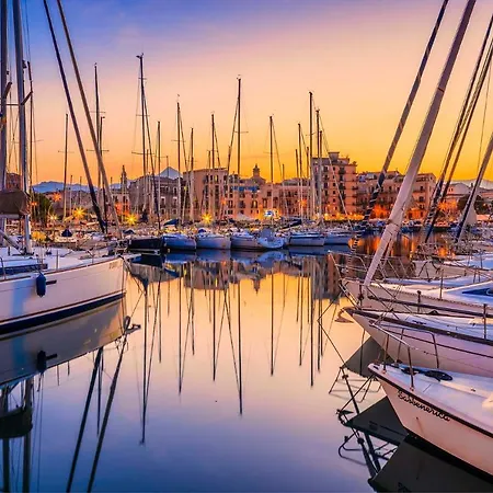 Friends' Home-downtown Nearby Casa de Férias *