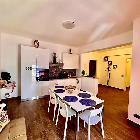 Friends' Home-downtown Nearby Casa de Férias *